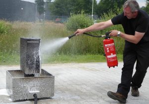 Brandschutzhelfer_4 Löschübung auf unserem Brandplatz